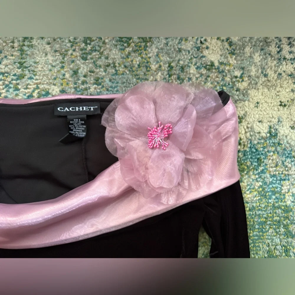 Vintage 90s Cachet black velvet off-the-shoulder pink organza flower top, size - Picture 5 of 9
